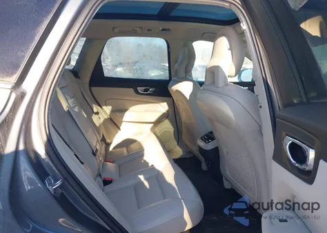 2018 Volvo Xc60 T6 Momentum z USA, uszkodzony, nr VIN YV4A22RK2J1022010